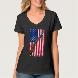 Distressed Clay Pigeon Shooting Usa Shotgun Flag - T-Shirt