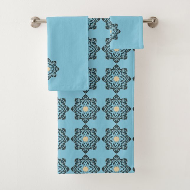 Distressed Geometric Floral Medallion Pattern Bath Towel Set (Insitu)