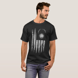 DISTRESSED RED WHITE AND BLUE PATRIOT TIGER FLAG T-Shirt