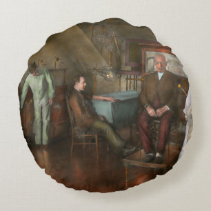 Doctor - Old fashioned influence - 1905-45 Round Cushion