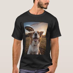 Dog Selfie With Alien ufo Funny Men Women kids T-Shirt