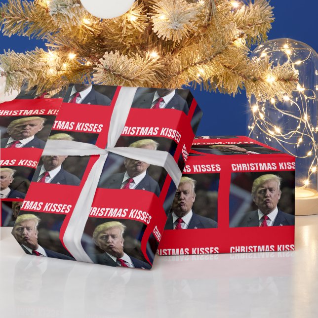 DONALD TRUMP CHRISTMAS KISSES KISS WRAPPING PAPER (Holidays)