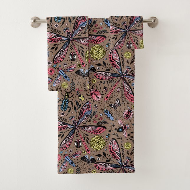 Doodle bugs on mocha brown bath towel set (Insitu)