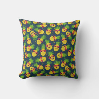 Doodle pineapples, hand drawn, summer pattern. cushion