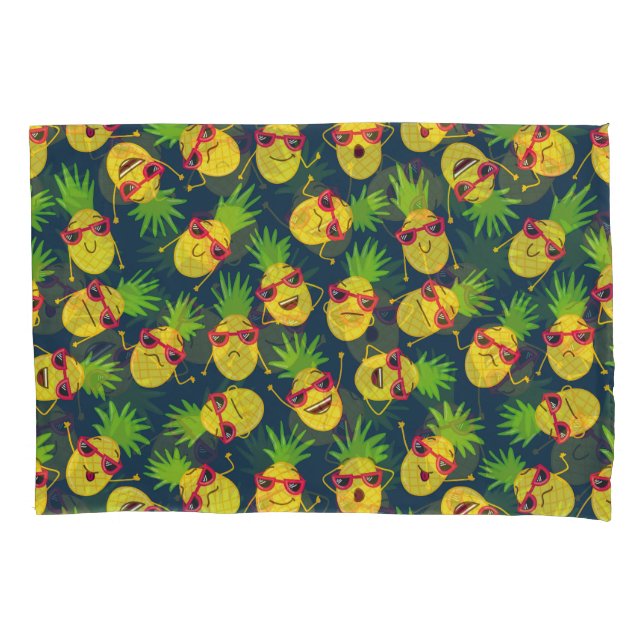 Doodle pineapples, hand drawn, summer pattern. pillowcase (Front)