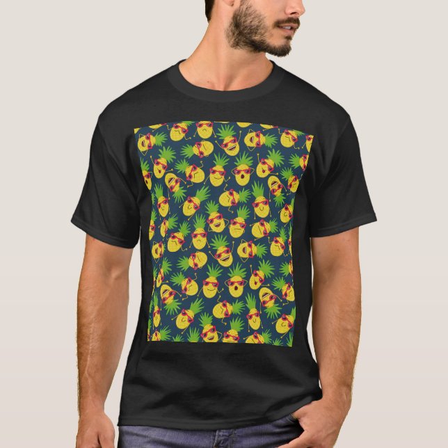 Doodle pineapples, hand drawn, summer pattern. T-Shirt (Front)
