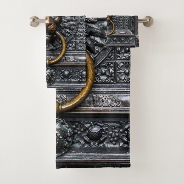 Doorknocker Lion - Black / Gold Bath Towel Set (Insitu)
