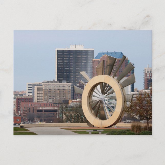 Downtown Des Moines, Iowa Postcard (Front)