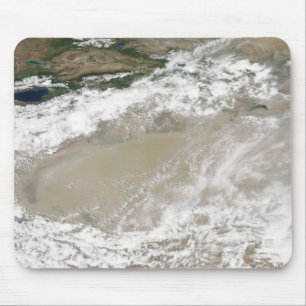 Dust and clouds hovered over the Taklimakan Des Mouse Pad