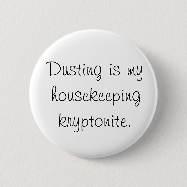 Dusting is my housekeeping kryptonite 6 cm round badge (Front)