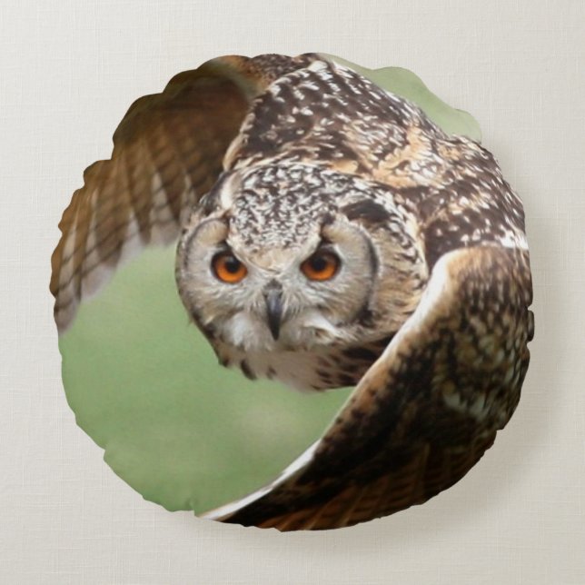 Eagle Owl In Flight Round Cushion (Front)