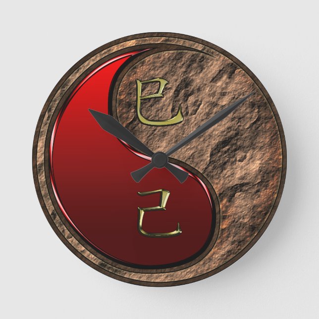 Earth Snake Round Clock (Front)