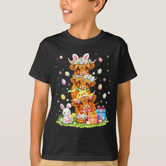 Easter highland cows coquette bow bunny eggs easte T-Shirt (Front)