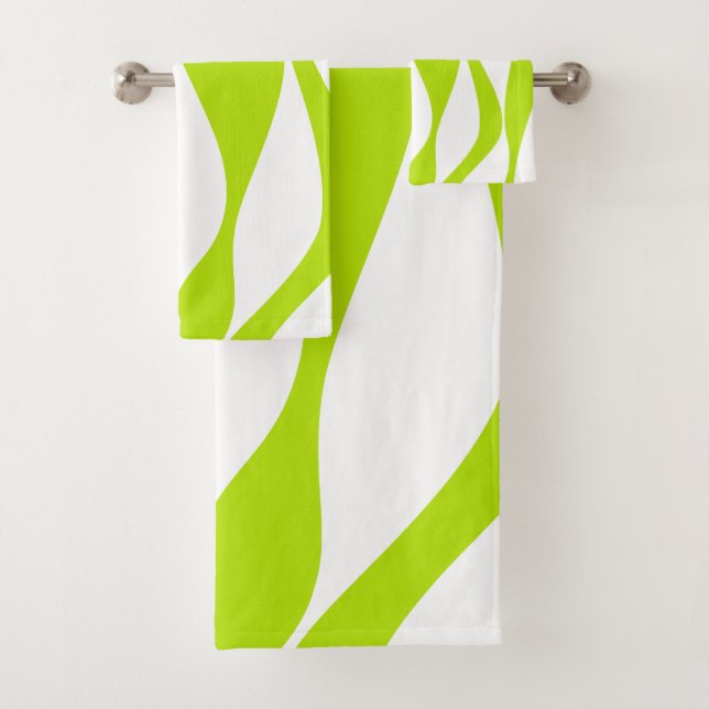 Ebb and Flow 4 in Lime Green and White Bath Towel Set (Insitu)