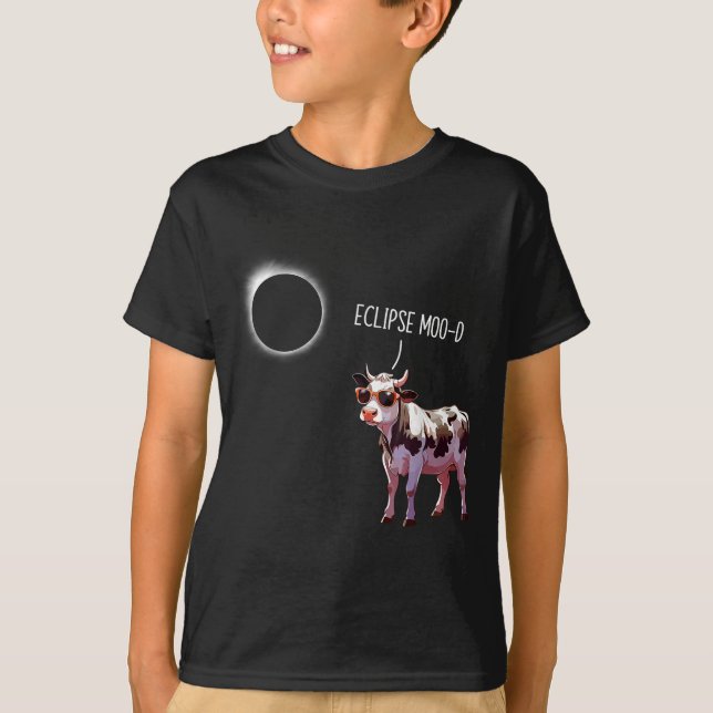 Eclipse Moo-d Funny Cow Solar Eclipse Farmer Cowbo T-Shirt (Front)