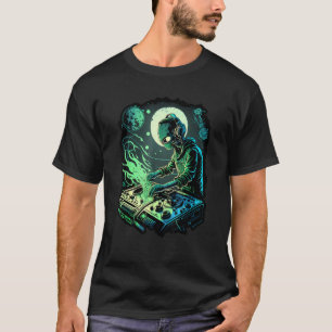 EDM Alien Rave Astronaut Alien DJ Alien DJing in S T-Shirt