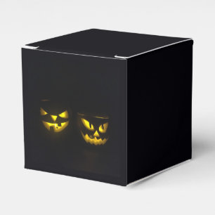 Eerie night time yellow glow pumpkin face Hallowee Favour Box