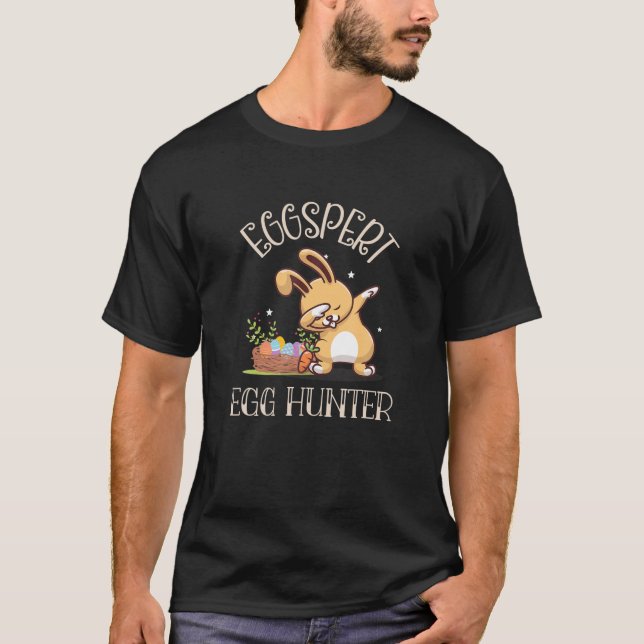 Eggspert Egg Hunter Funny Easter Day Eggs Hunting T-Shirt (Front)