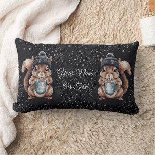 Eichhörnchen mit Tasse und Schnee „Stay Warm“ Lumbar Cushion