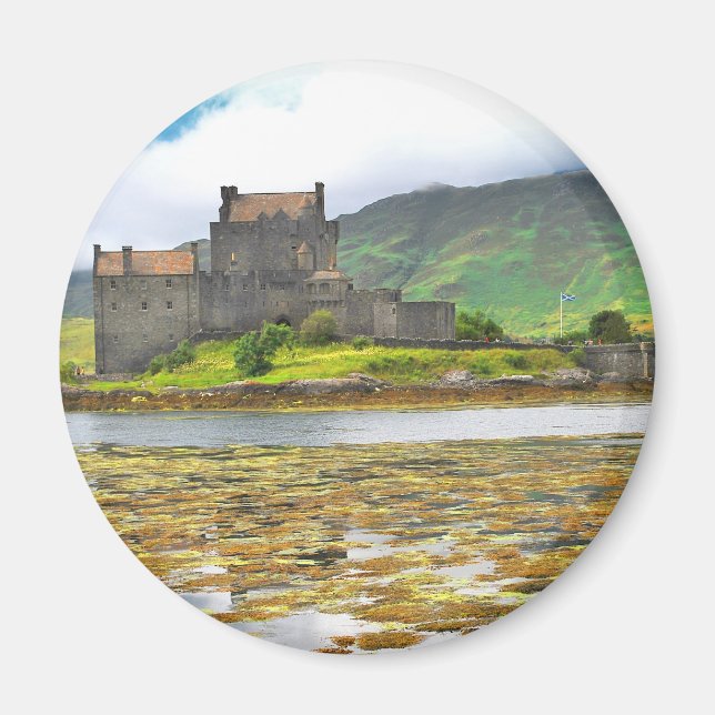 Eilean Donan Castle color Magnet (Front)