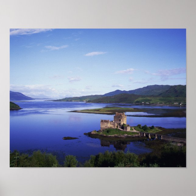 Eilean Donan Castle, Dornie, Highlands, Poster (Front)