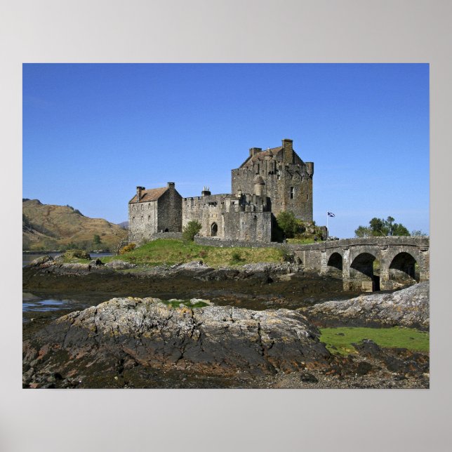 Eilean Donan Castle, Scotland. The famous Eilean 2 Poster (Front)