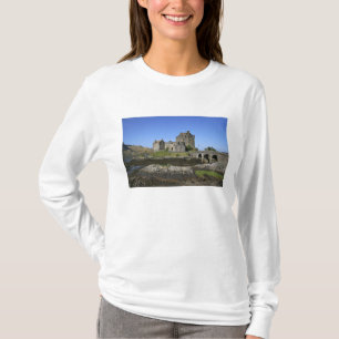 Eilean Donan Castle, Scotland. The famous Eilean 2 T-Shirt