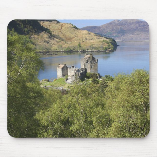 Eilean Donan Castle, Scotland. The famous Eilean Mouse Pad (Front)