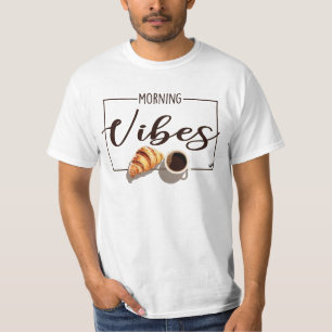 Eine Tasse Kaffee mit Croissant Abbildung T-Shirt
