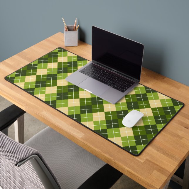 Elegant Argyle Pattern in Green and Yellow Diamond Desk Mat (Office 2)