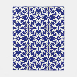 Elegant Blue and White Floral Pattern Fleece Blanket