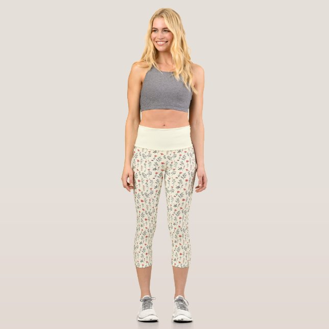 Elegant Boho Floral  – Simple Wildflower Pattern Capri Leggings (Front)