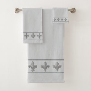 Elegant, Chic Lis Flowers on Light Silver Grey Bath Towel Set