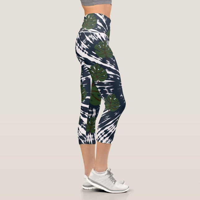Elegant Classic Tie & Dye Leaf  Capri Leggings (Right)