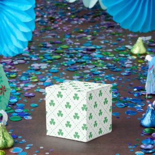 Elegant Clover Pattern Classic 2x2x2 Favour Box
