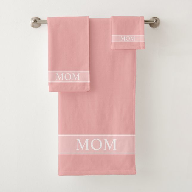 Elegant Editable Mum Text on Passion Pink Shades Bath Towel Set (Insitu)