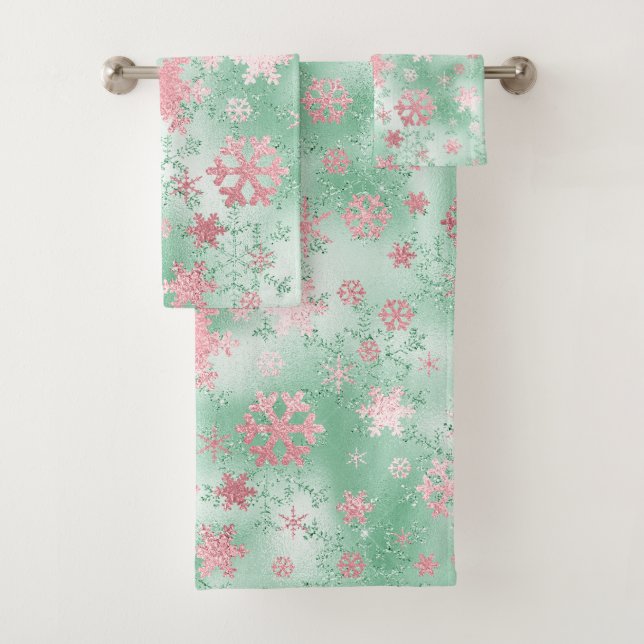 Elegant Green Pink Christmas Snowflake Pattern Bath Towel Set (Insitu)