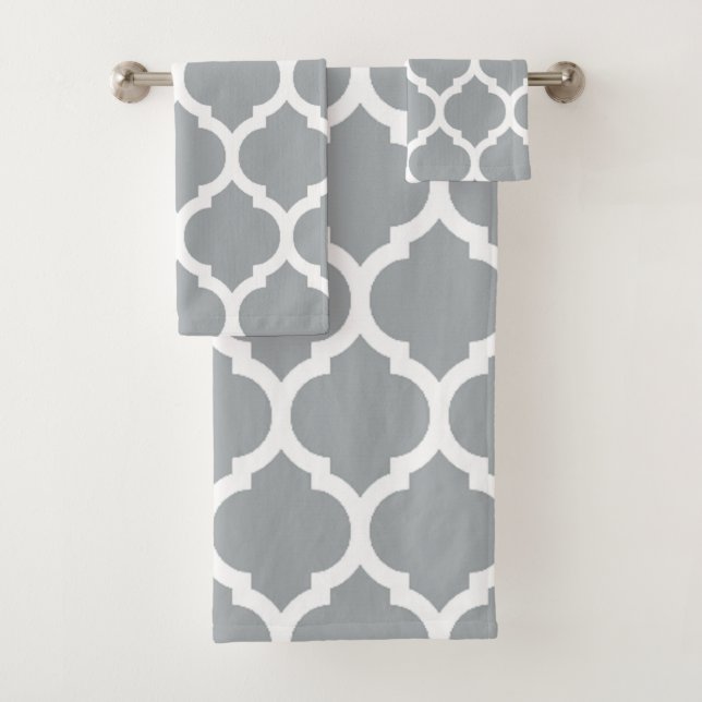 Elegant Grey White Moroccan Quatrefoil Pattern Bath Towel Set (Insitu)