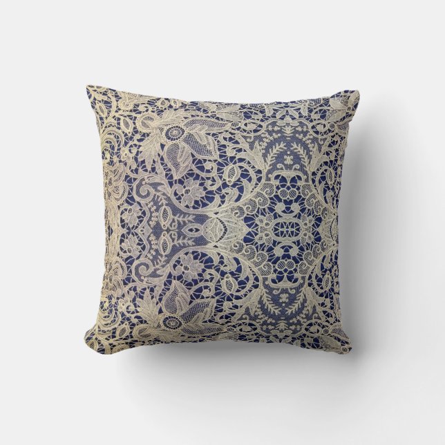 Elegant lace cushion (Front)