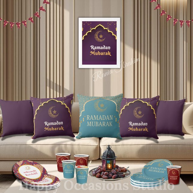 Elegant Ramadan Mubarak Throw Pillow (Creator Uploaded)