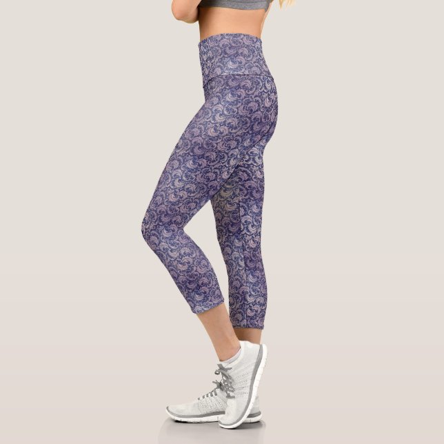 Elegant Vintage Purple Damask Pattern Capri Leggings (Left)