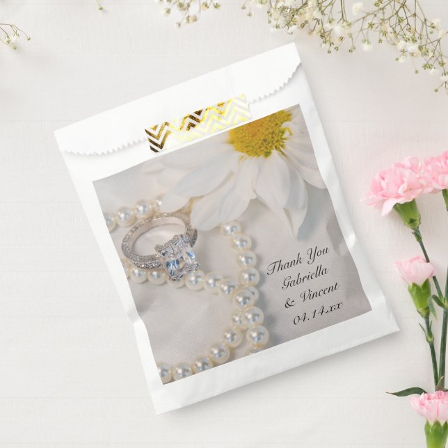 Elegant White Daisy Wedding Thank You Favour Bags (Sealed)