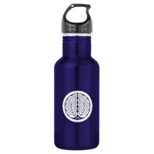 Embracing oak leaves in circle 532 ml water bottle