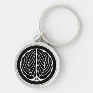 Embracing oak leaves in circle key ring