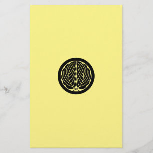 Embracing oak leaves in circle stationery