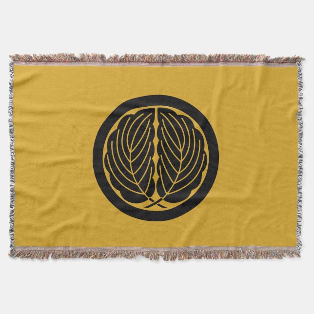 Embracing oak leaves in circle throw blanket (Front)