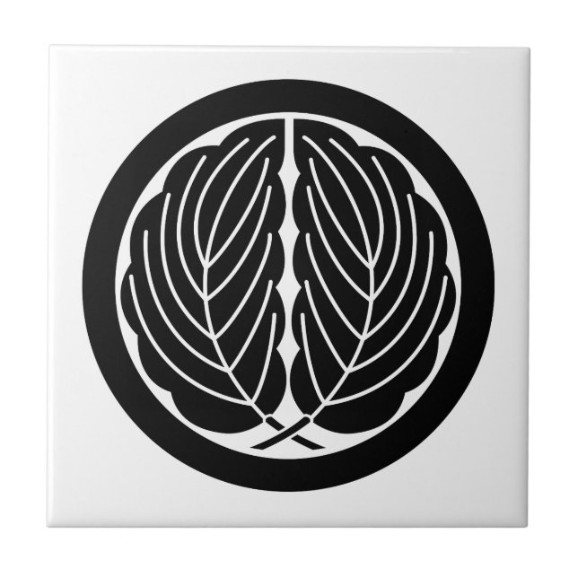 Embracing oak leaves in circle tile (Front)