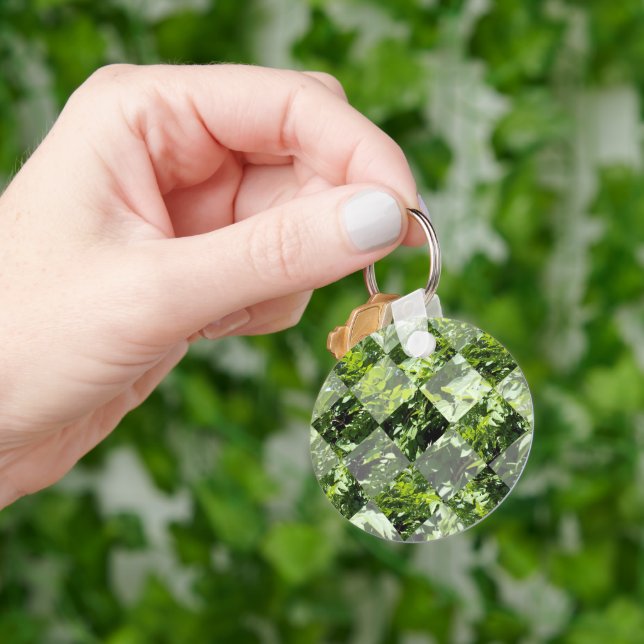 Emerald Elegance: Green Leaves in Diamond Cut, Key Ring (Hand)