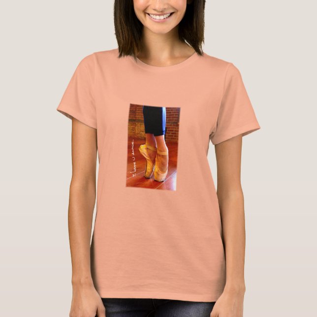 en pointe T-Shirt (Front)