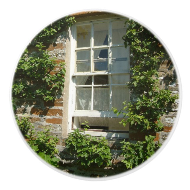 English Cottage I Charming Ceramic Knob (Front)